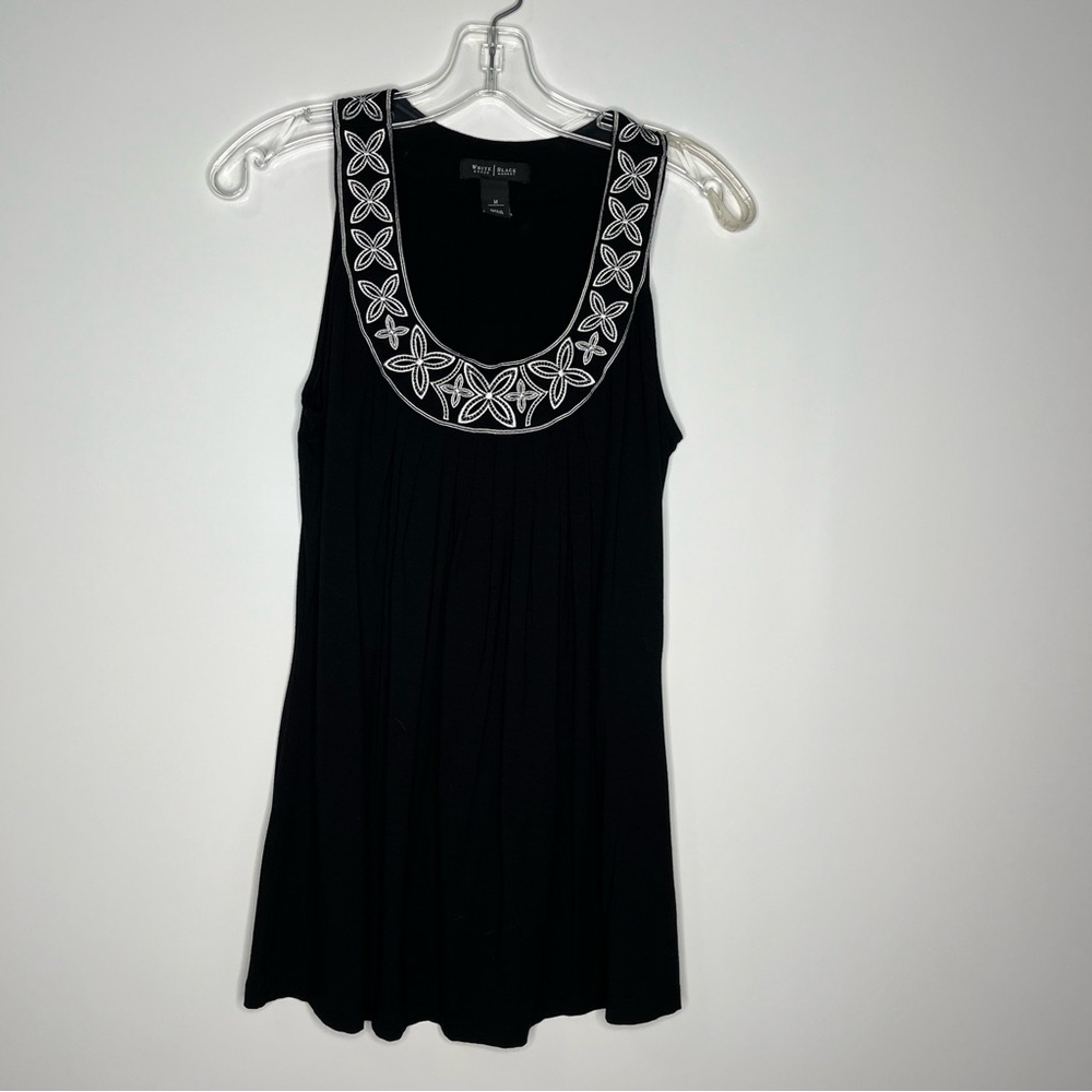 White House Black Market Sleeveless Scoop Neck Black White Embroidered Top M